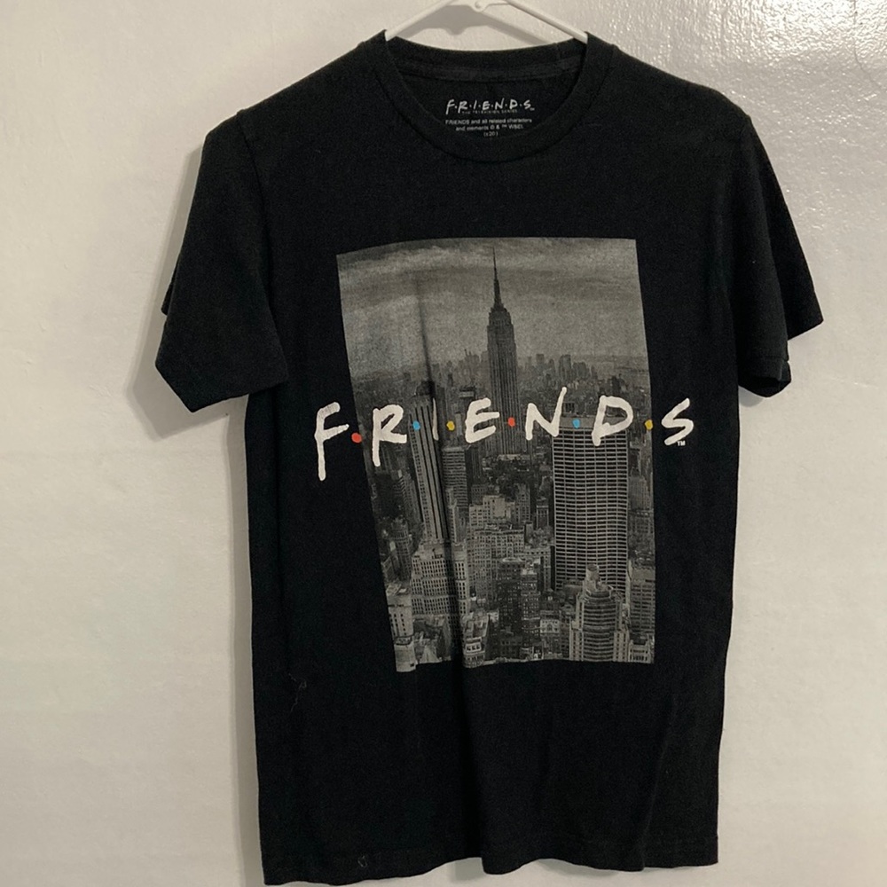 Friends T-shirt size small